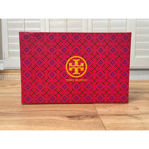 Tory Burch Classic Embellished Medallion Lug Loafer Black Leather Size 8 NIB - Picture 13 of 13